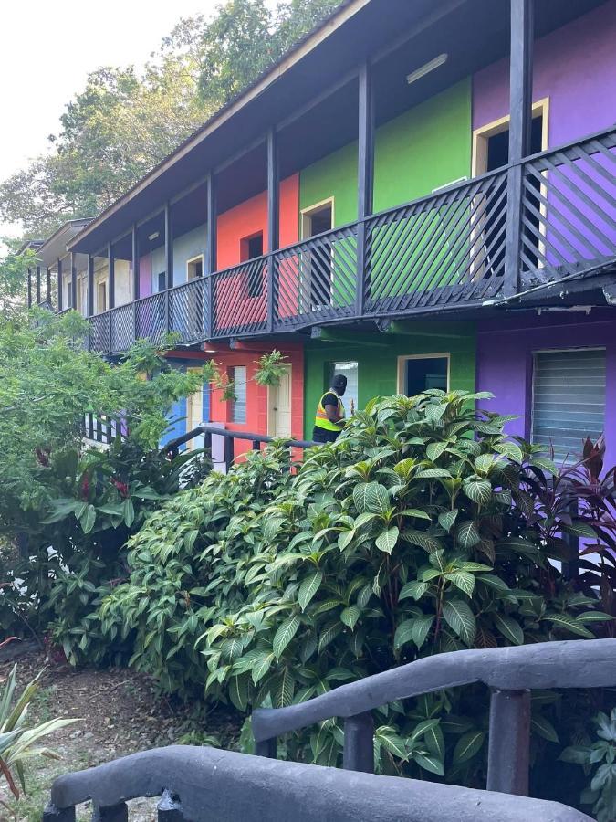 Airport Inn Roatan 外观 照片