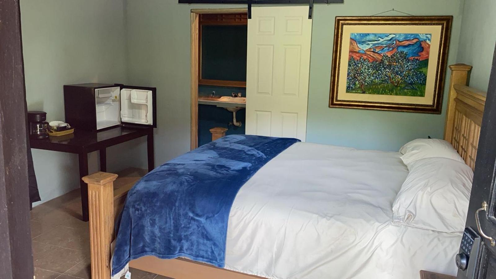 Airport Inn Roatan 外观 照片