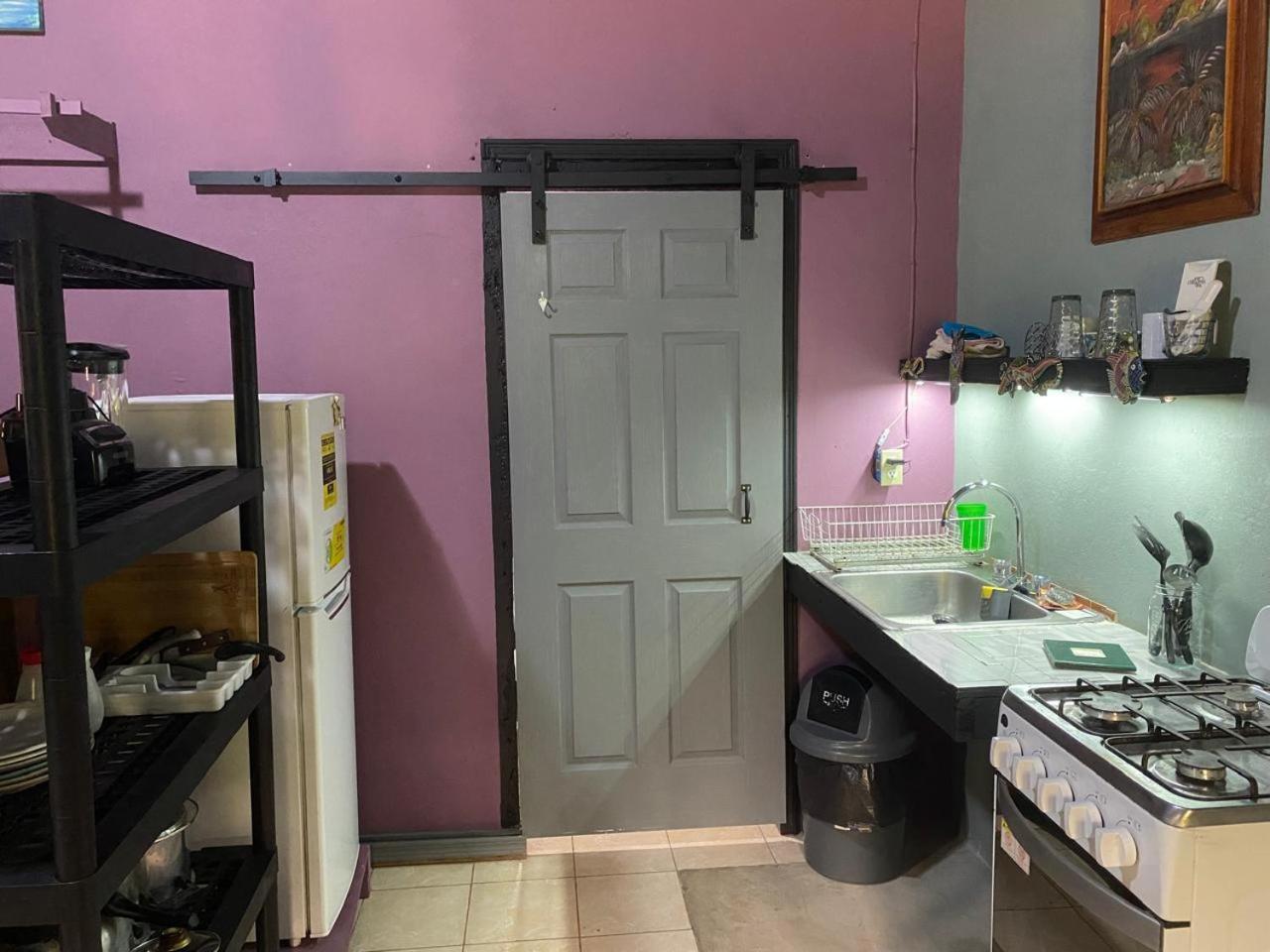 Airport Inn Roatan 外观 照片
